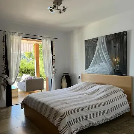 Villa Read Profile Host Before Request - Sea View Villa