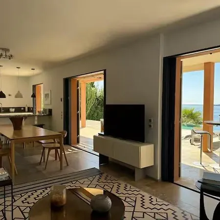 Read Profile Host Before Request - Sea View Villa