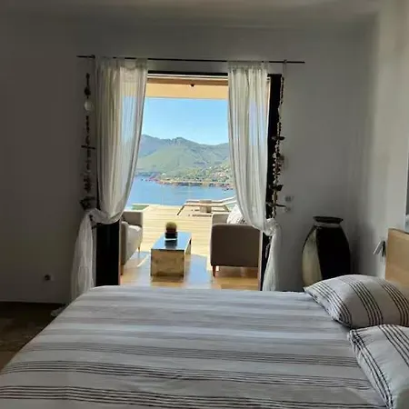Read Profile Host Before Request - Sea View Villa